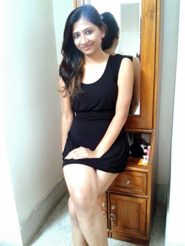 Pay direct cash in girl hand